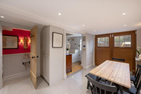 Private Realtor-23 Royal Crescent Mews-14_Lo