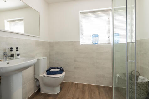 Internal image of the main bedroom en suite in the curdridge