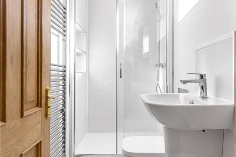 Bathroom 1.jpg
