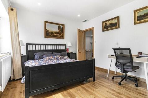 Bedroom 1.jpg