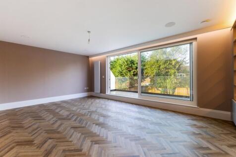 Upper Floor Living R