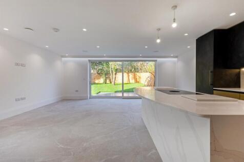 Kitchen/family/dinin