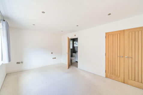 Main Bedroom (Gro...