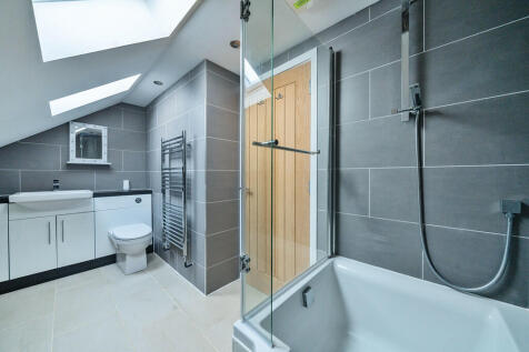 Main Bathroom (Fi...