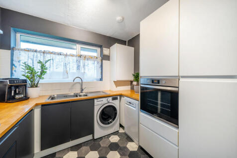 Kitchen (shot 1)