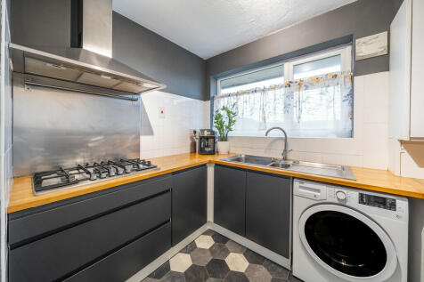 Kitchen (shot 2)