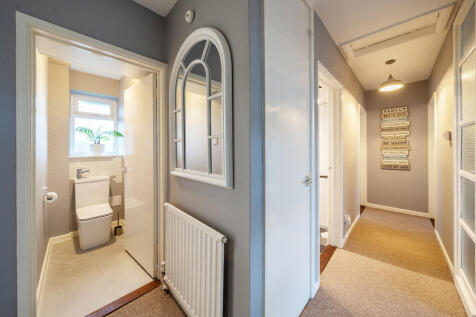 Hallway/Toilet
