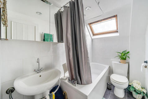 Bathroom (first f...
