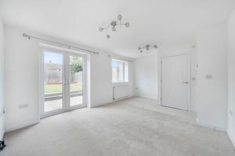 Living/Dining Room (shot one)