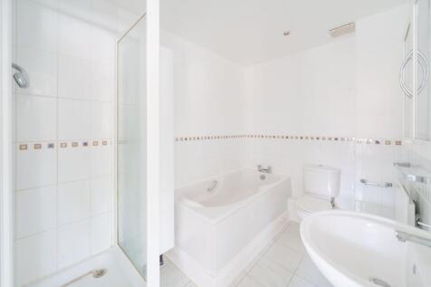 Ensuite Bathroom to Main Bedroom