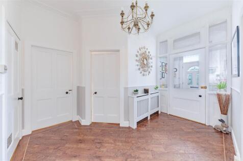 43 Ireland Street  Carnoustie Hallway-3.JPG