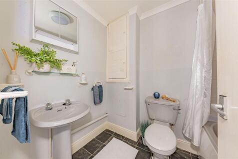 362F Strathmore Ave NEW Dundee-6.JPG