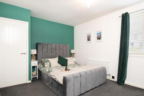bedroom 1 (1).jpg