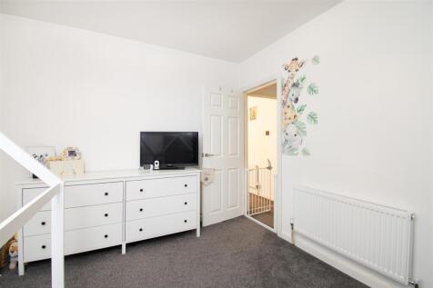 bedroom 2 (2).jpg