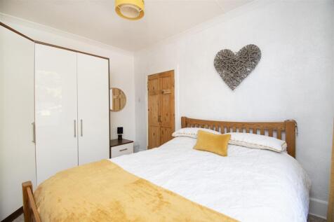 bedroom 2 (2).jpg