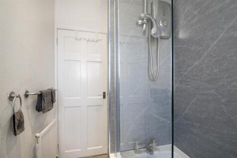 bathroom (2).jpg
