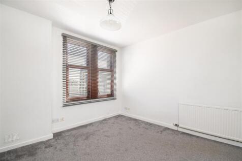 bedroom 2 (2).jpg