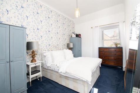 bedroom 1 (1).jpg