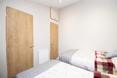 bedroom 2 (2).jpg