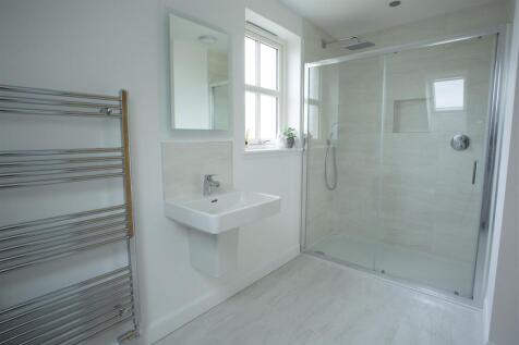 MacAllan Ensuite.jpg
