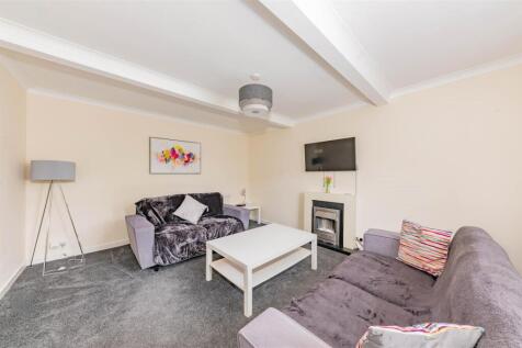 24 Marywell Brae Kirriemuir-1.JPG