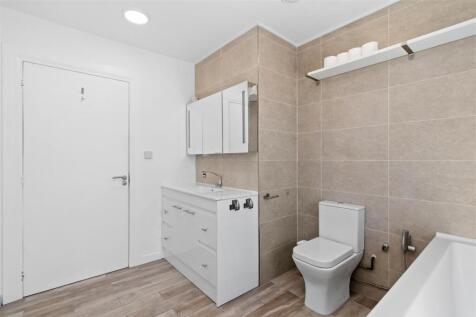 Bathroom (2).jpg