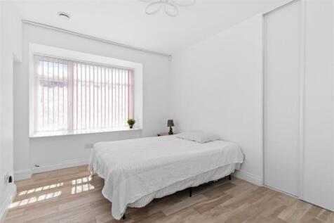 bedroom 2 (1).jpg