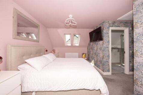 bedroom 1(2).jpg