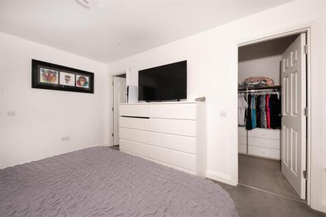bedroom 2 (2).jpg