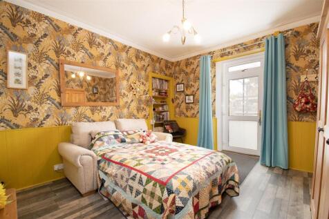 bedroom 2 (1).jpg