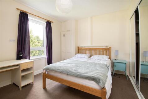 bedroom 1 (2).jpg