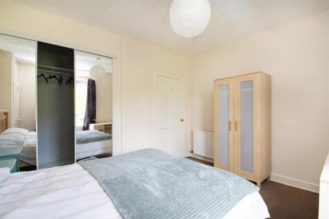 bedroom 1 (3).jpg