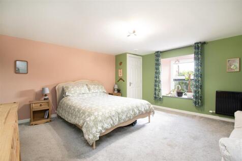 bedroom 1 (1).jpg