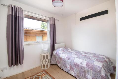bedroom 2 (1).jpg