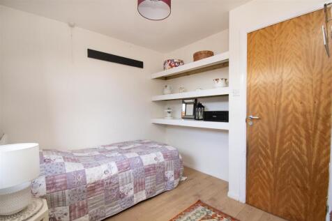bedroom 2 (2).jpg
