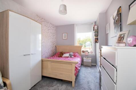 bedroom 1 (1).jpg