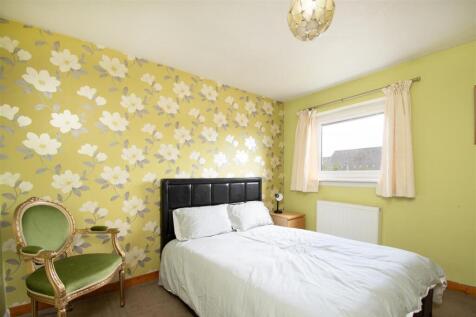 bedroom 1 (3).jpg