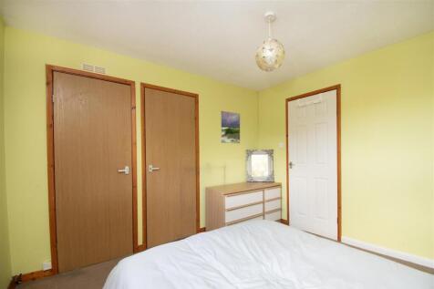 bedroom 1 (2).jpg