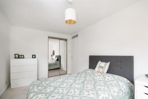bedroom 2 (3).jpg
