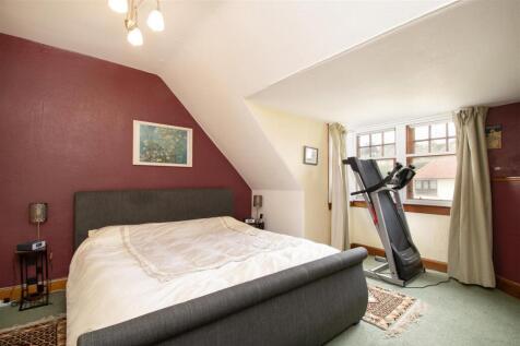 bedroom 1 (1).jpg