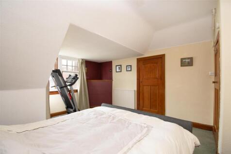 bedroom 1 (3).jpg