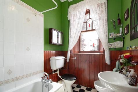 bathroom (1).jpg