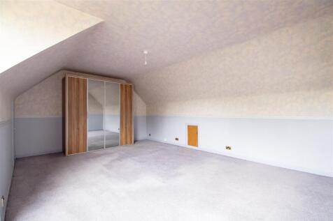 bedroom 1 (2).jpg