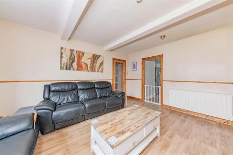 14 Dunarn Street Newtyle-9.JPG