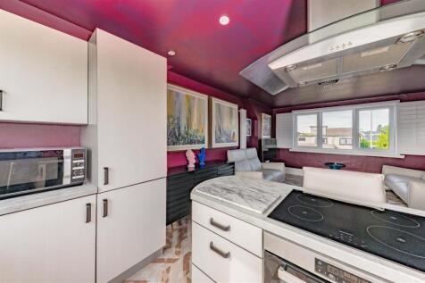 427 Strathmartine Road Dundee-11.JPG