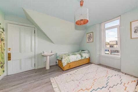 427 Strathmartine Road Dundee-7.JPG