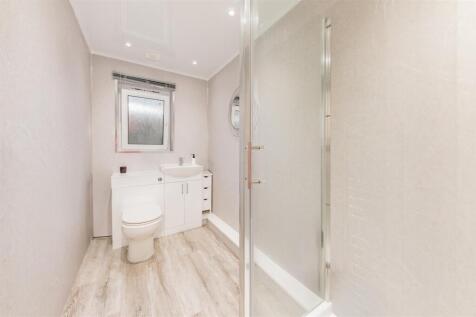 47D Brook Street Monifieth Bathroom-1.JPG