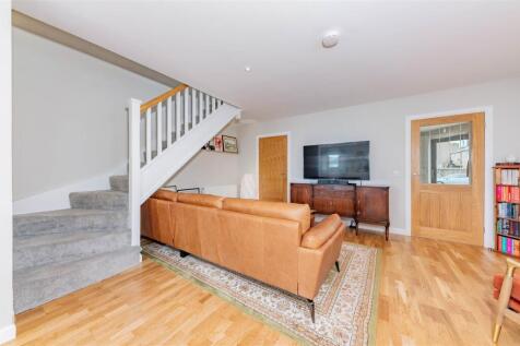 3C Castle Street Newtyle-10.JPG