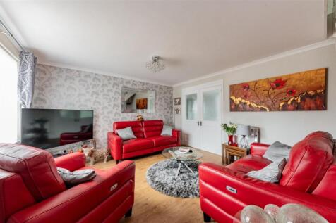 21 Tranent Living room-2.JPG