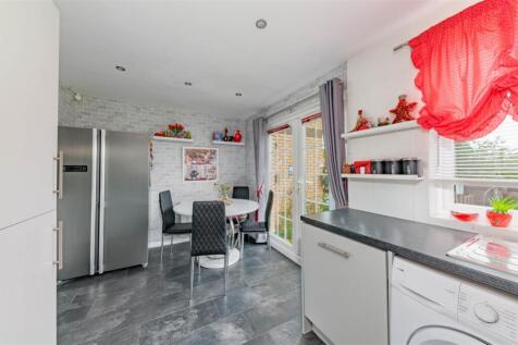 21 Tranent Gardens Dundee-10.JPG